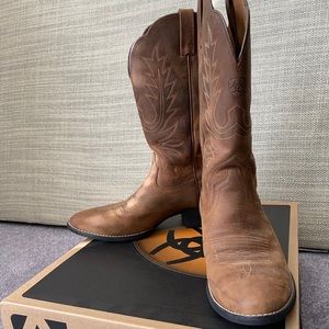 Almost new Ariat cowgirl boots